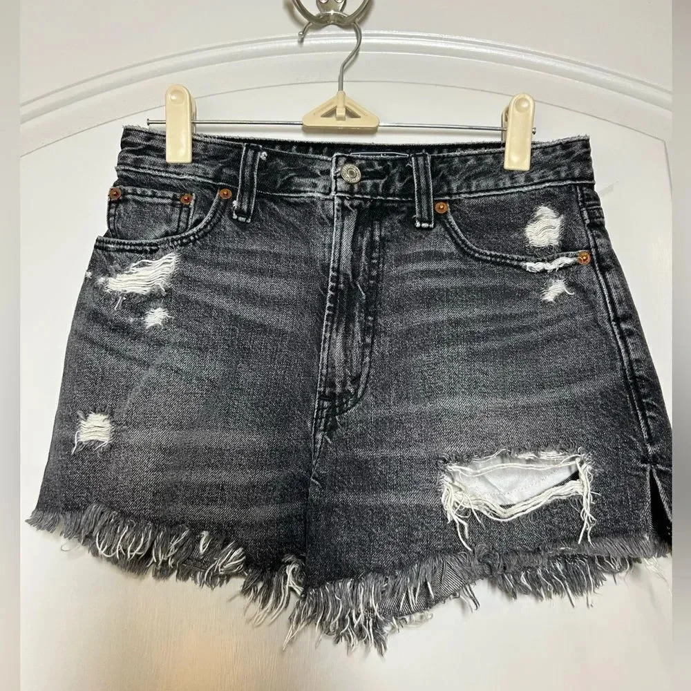 Abercrombie & Fitch High Rise Distressed Hem Vintage Wash Shorts - Size 25/0